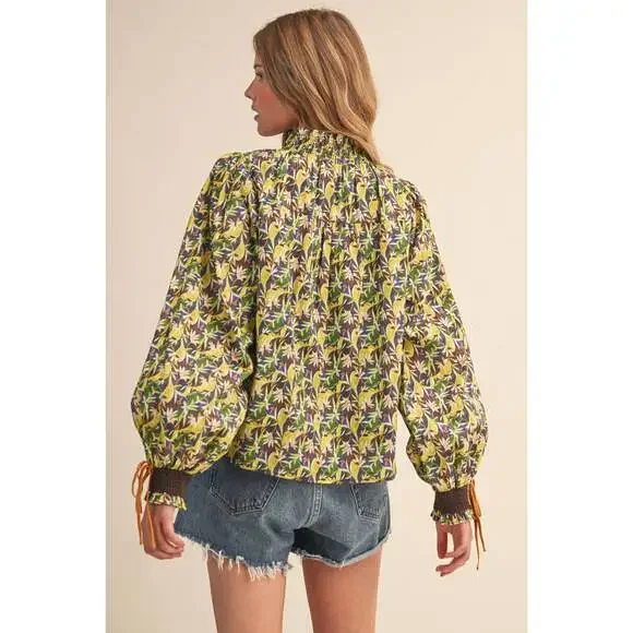 CONTRAST NECKLINE SMOCKED PUFF SLEEVE TOP - Picture 5 of 7